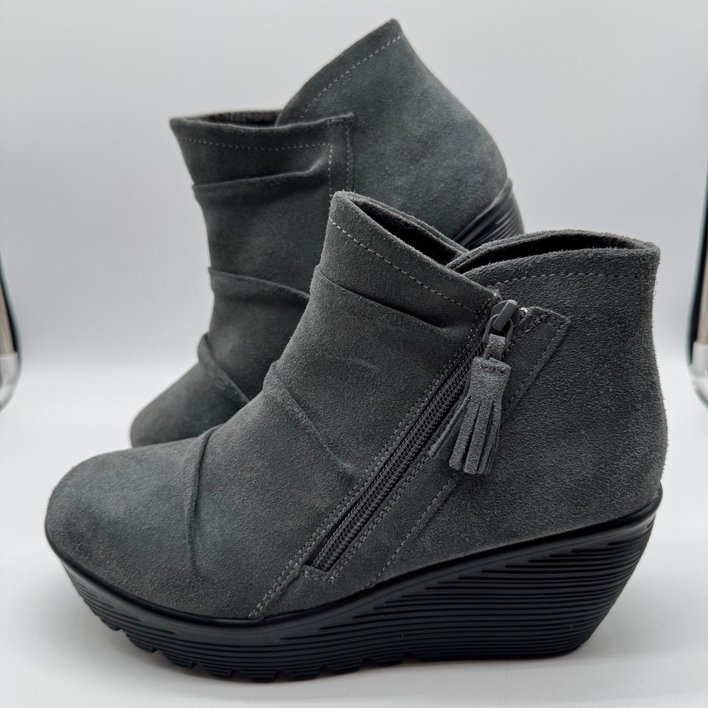 Skechers Parallel Triple Threat Grey Suede Wedge Ankle Booties Tassel 8.5 EUC